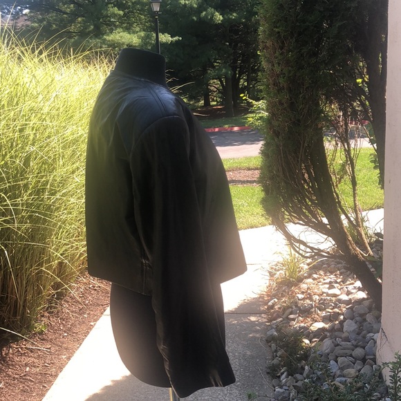 Leather jacket - Picture 3 of 3